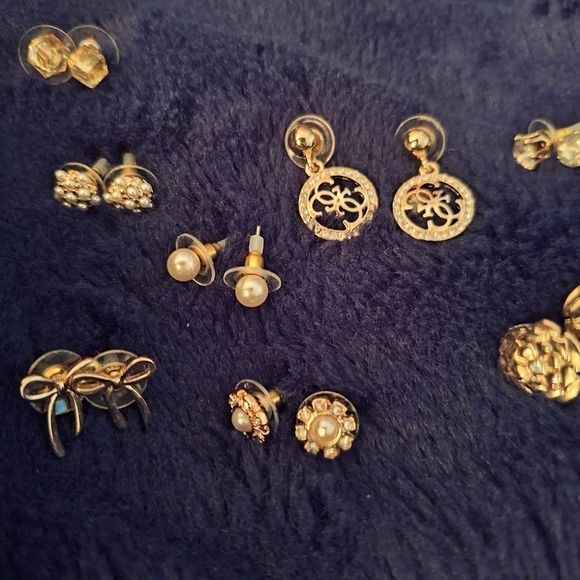 8 Pairs Guess gold, pearl and faux diamond stud earrings - Picture 2 of 2